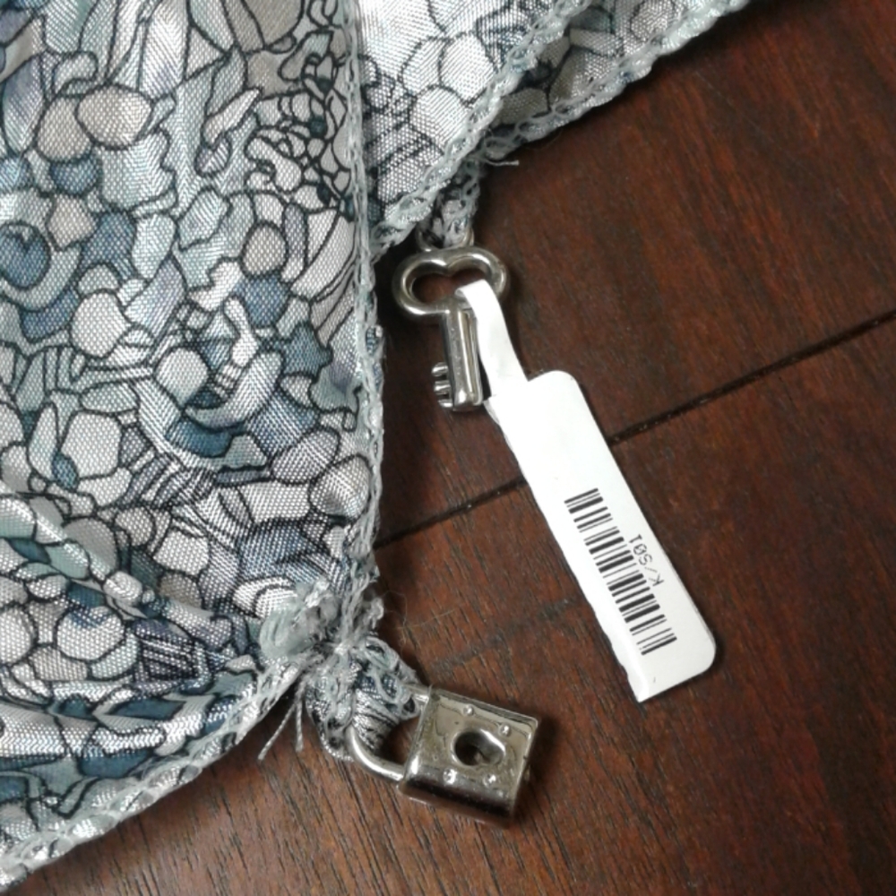 Silk scarf - Picture 3 of 4